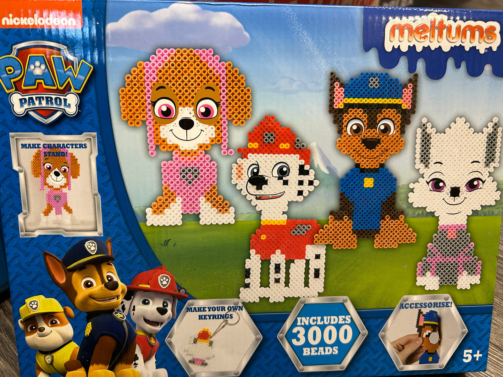 Paw patrol 3000 perler + plade, nøgleringe, og andet.