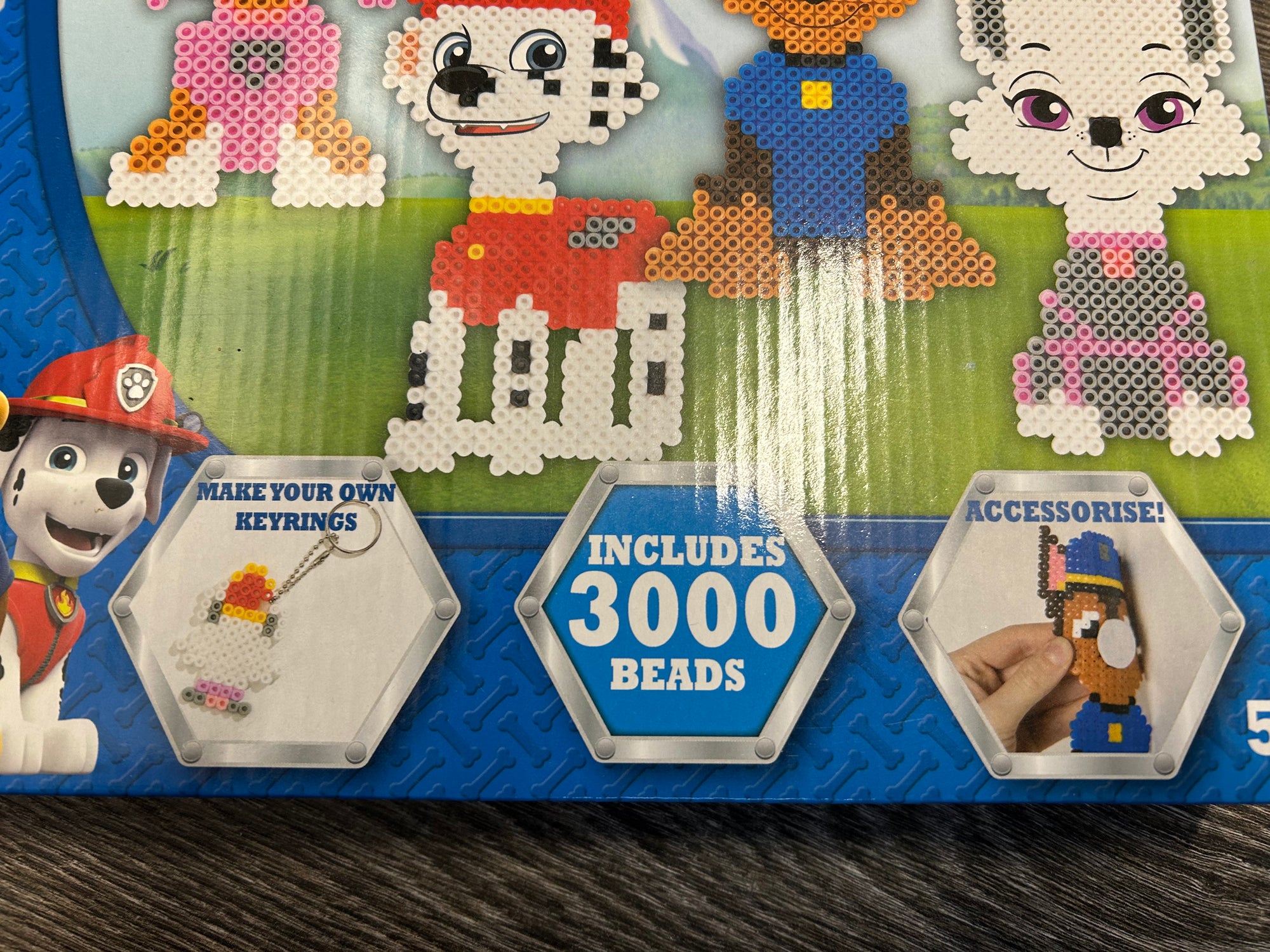 Paw patrol 3000 perler + plade, nøgleringe, og andet.