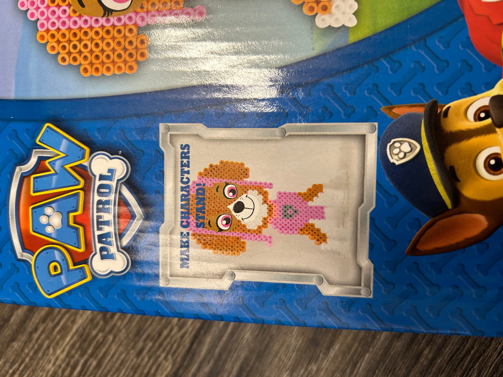 Paw patrol 3000 perler + plade, nøgleringe, og andet.